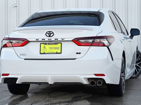 Used 2021 Toyota Camry SE w/ Convenience Package image 4
