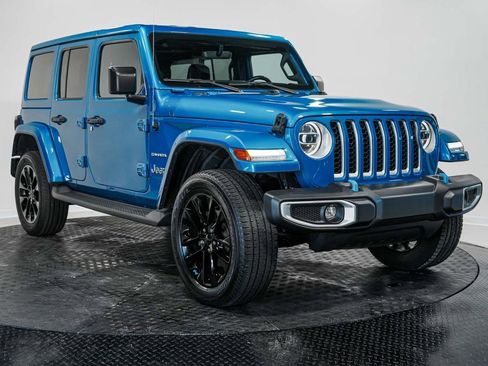 Used 2022 Jeep Wrangler Unlimited Sahara w/ Cold Weather Group image 3