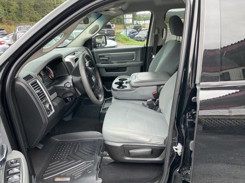 Used 2019 RAM 1500 Classic SLT image 13