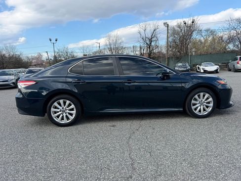 Used 2018 Toyota Camry LE image 4