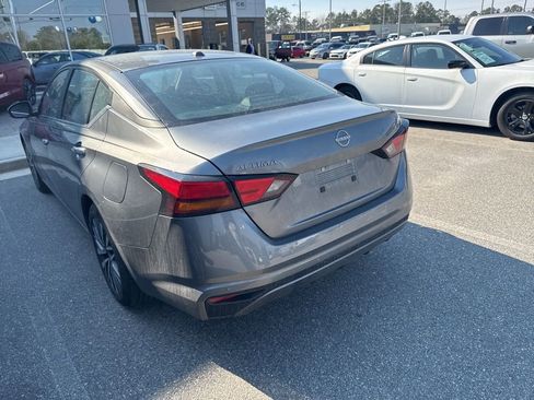 Used 2025 Nissan Altima 2.5 SV image 8