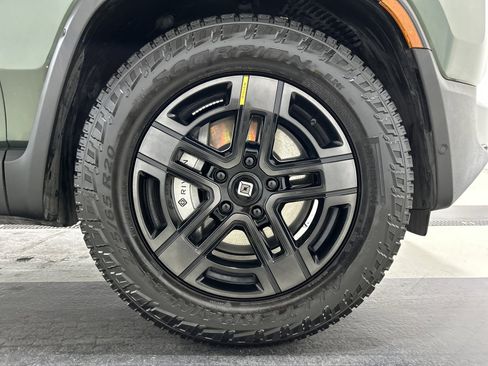 Used 2024 Rivian R1S Adventure AWD/4WD image 11