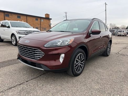 Certified 2021 Ford Escape Titanium w/ Titanium Premium Package image 33