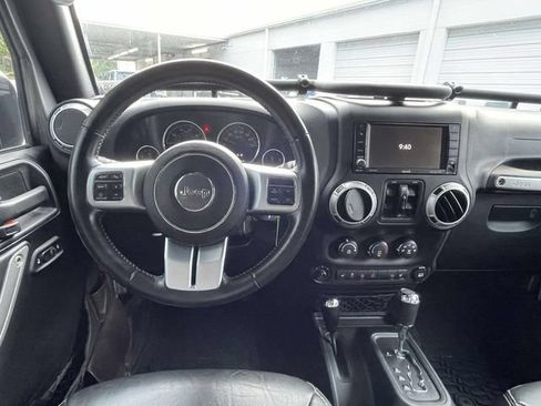 Used 2017 Jeep Wrangler Unlimited Rubicon AWD/4WD image 11