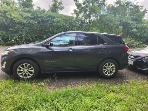 Used 2019 Chevrolet Equinox LS w/ LS Convenience Package image 4