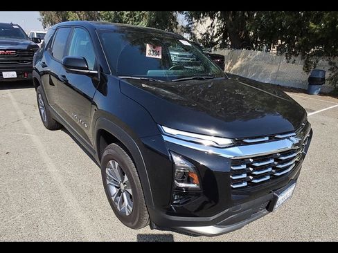 Used 2026 Chevrolet Equinox LT w/ Safety and Technology Package AWD/4WD image 2