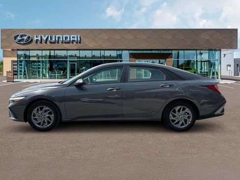 New 2025 Hyundai Elantra Hybrid FWD image 3