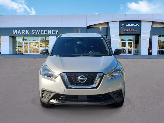 Used 2020 Nissan Kicks S FWD image 2