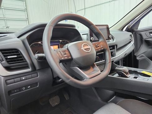 Used 2025 Nissan Rogue SV FWD image 18