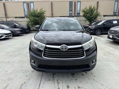 Used 2016 Toyota Highlander Limited Platinum FWD image 2