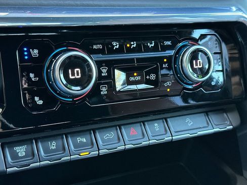 Used 2024 GMC Sierra 2500 Denali Ultimate image 19