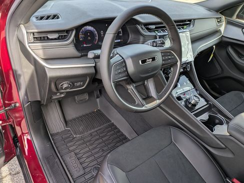 New 2025 Jeep Grand Cherokee L Altitude image 9