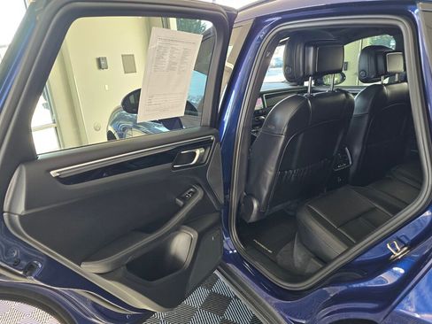 Used 2023 Porsche Macan image 36