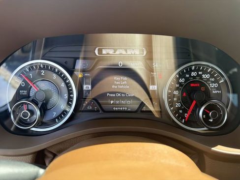 Used 2019 RAM 1500 Laramie AWD/4WD image 15