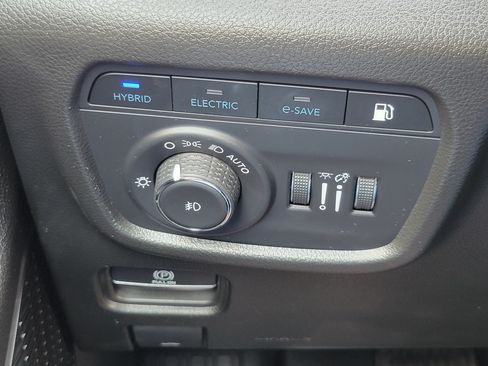 Used 2023 Jeep Grand Cherokee Trailhawk w/ Advanced Protech Group II AWD/4WD image 11