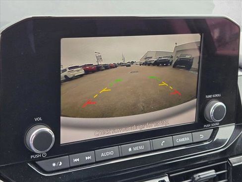 Used 2025 Nissan Pathfinder SV FWD image 12