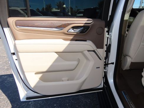 Used 2022 GMC Yukon XL Denali image 20