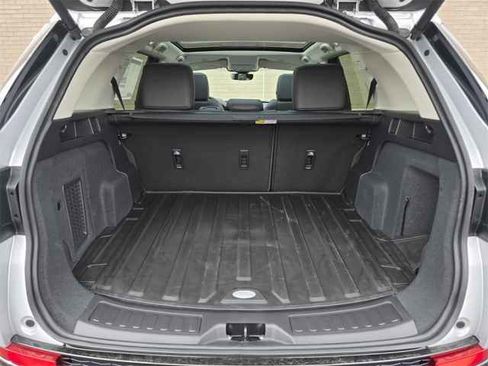 Used 2025 Land Rover Discovery Sport S image 18