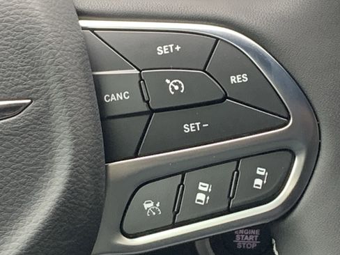 New 2026 Chrysler Pacifica Select image 21