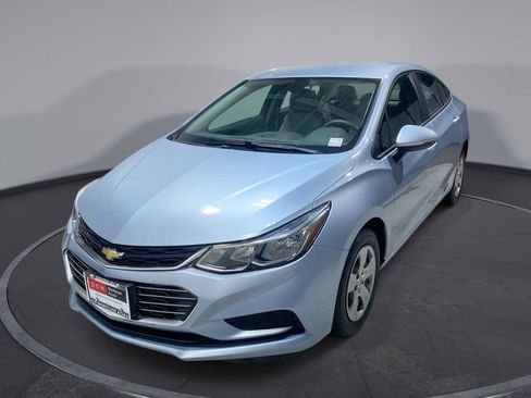 Used 2018 Chevrolet Cruze LS FWD image 1