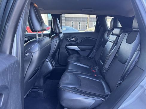 Used 2018 Jeep Cherokee Latitude Plus image 19