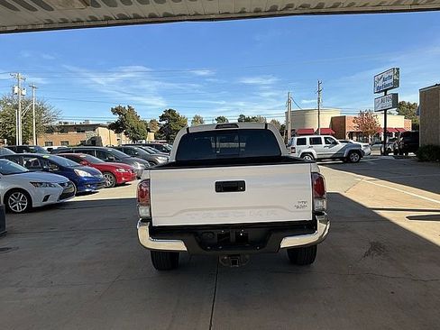 Used 2022 Toyota Tacoma TRD Off-Road image 6