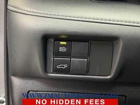 Used 2021 Toyota Highlander XLE image 37