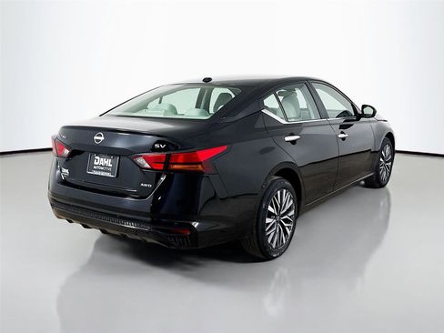 Used 2024 Nissan Altima 2.5 SV AWD/4WD image 13