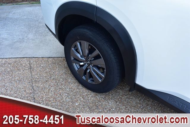 Used 2024 Nissan Pathfinder SV AWD/4WD image 16