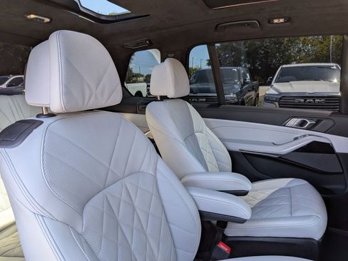 Used 2024 BMW X7 xDrive40i w/ M Sport Package AWD/4WD image 36