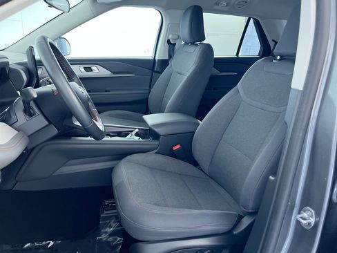 Used 2025 Ford Explorer Active image 12