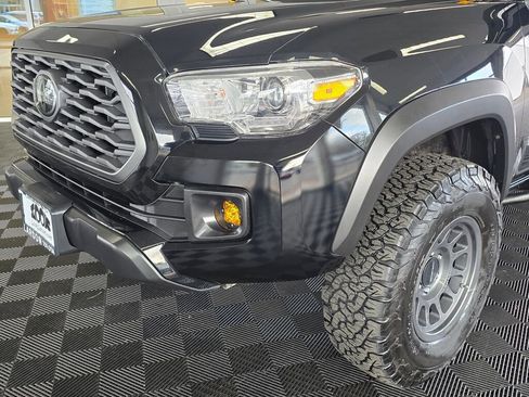 Used 2019 Toyota Tacoma TRD Off-Road image 9