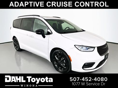 Used 2025 Chrysler Pacifica Limited image 1