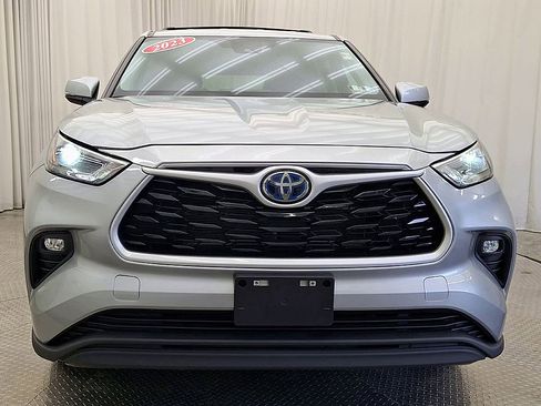 Used 2023 Toyota Highlander LE FWD image 6