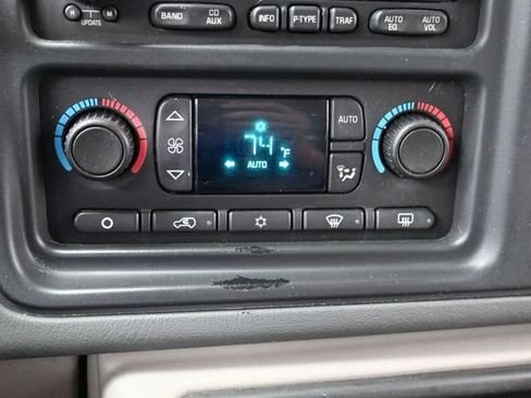 Used 2004 Chevrolet Suburban LT w/ Preferred Equipment Group RWD image 20