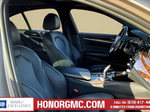 Used 2019 BMW 530e w/ Convenience Package image 28