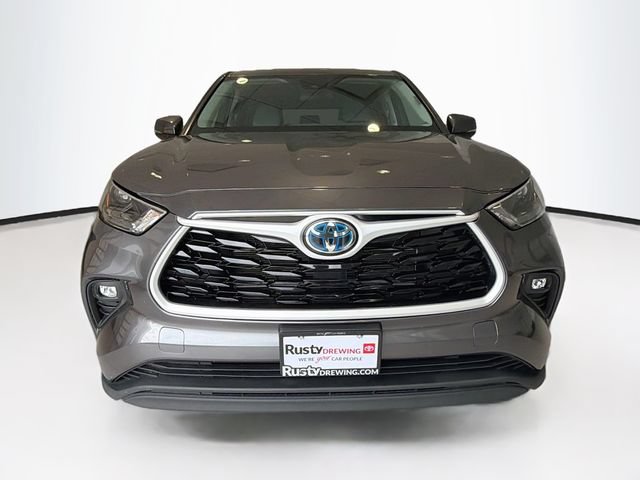 Used 2023 Toyota Highlander LE AWD/4WD image 2