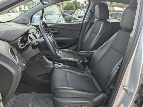 Used 2017 Chevrolet Trax LT w/ Driver Confidence Package image 8