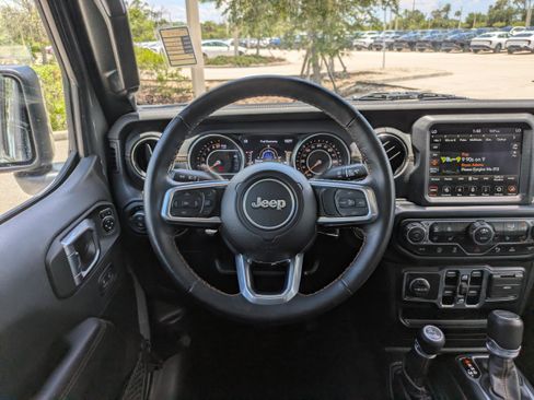 Used 2022 Jeep Gladiator Overland AWD/4WD image 17