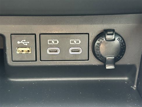 Used 2023 Toyota Highlander Limited image 33