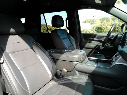 Certified 2023 GMC Yukon Denali image 13