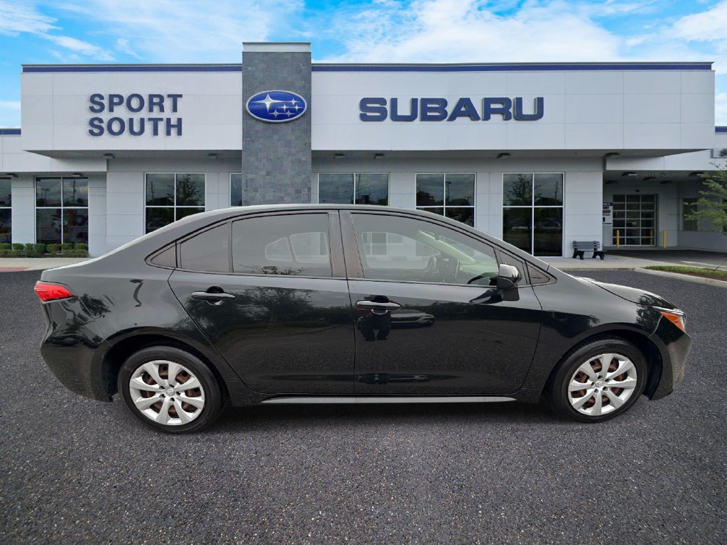 Used 2021 Toyota Corolla LE FWD image 2