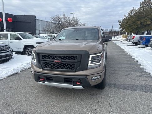 Used 2021 Nissan Titan PRO-4X w/ Pro-4x Convenience Package image 3