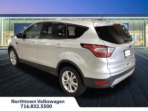 Used 2017 Ford Escape SE image 3