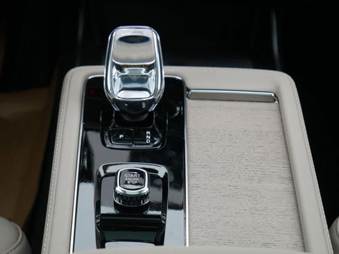New 2026 Volvo XC90 B6 Plus w/ Protection Package Premier AWD/4WD image 9