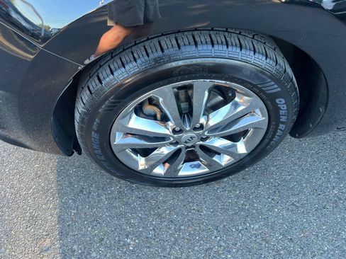 Used 2016 Kia Sedona SX Limited FWD image 9