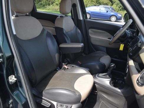 Used 2014 FIAT 500L Lounge FWD image 9