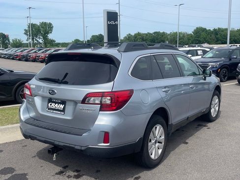 Used 2017 Subaru Outback 2.5i Premium AWD/4WD image 7