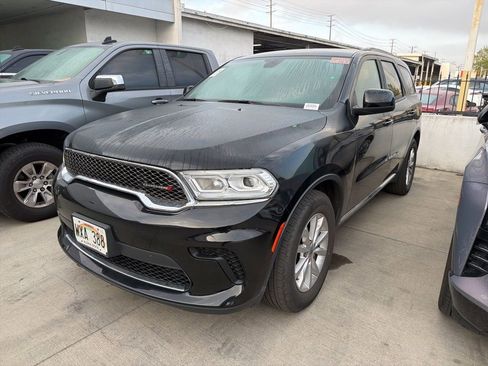 Used 2023 Dodge Durango SXT image 2