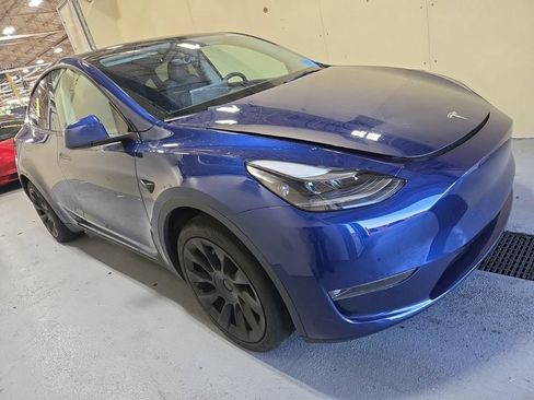 Used 2023 Tesla Model Y Long Range AWD/4WD image 3